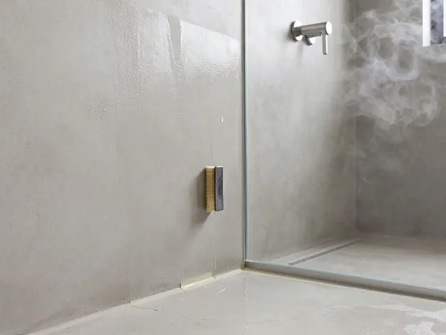 Dichtschlämme und Abdichtungssysteme für Nassräume: Die richtige Wahl für Bad und Keller